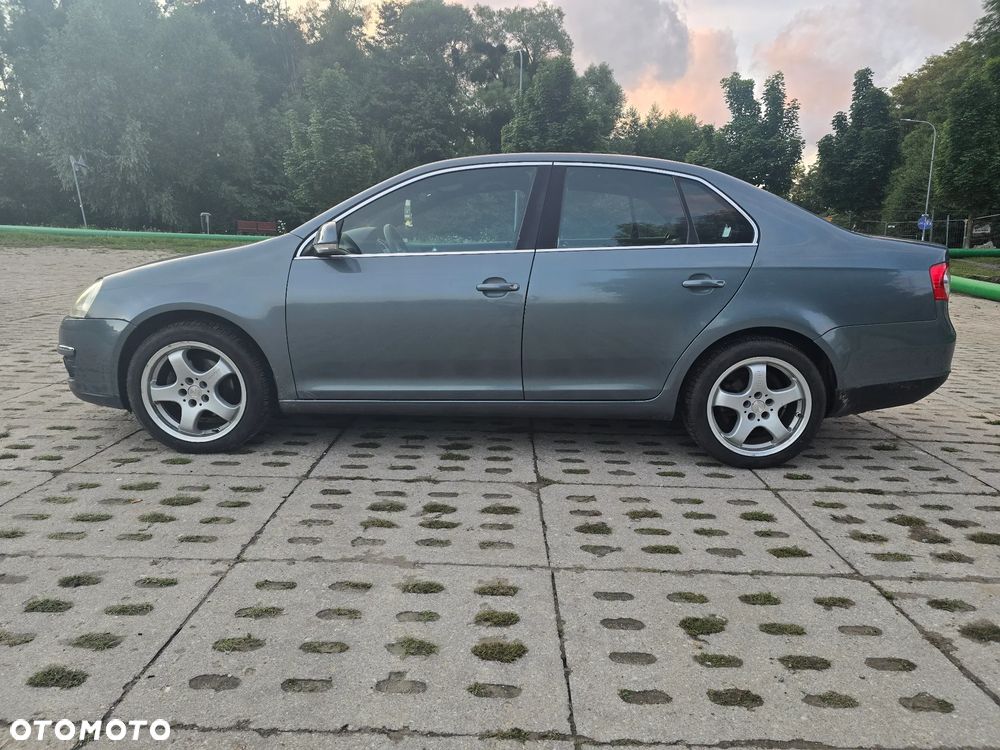 Volkswagen Jetta 2.0 TDI Comfortline - 6