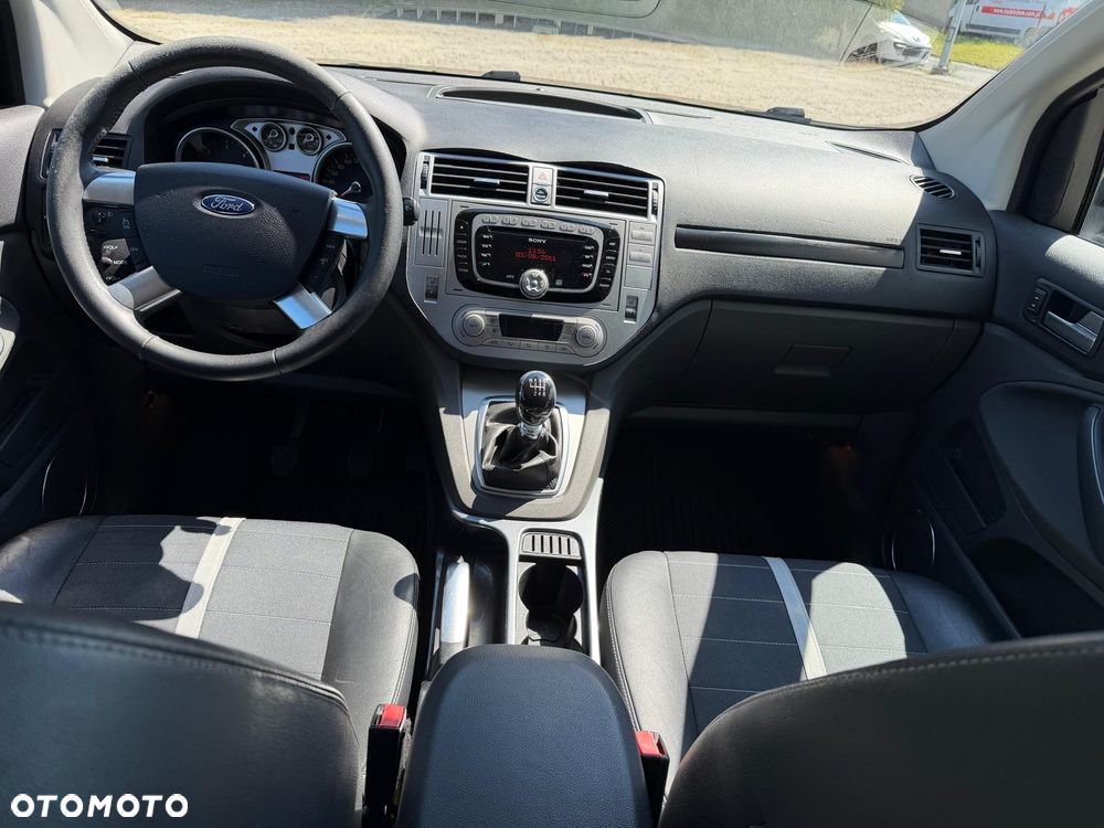 Ford Kuga 2.0 TDCi 2x4 Titanium - 8
