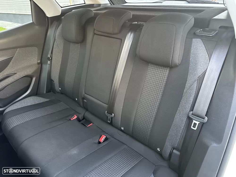 Peugeot 3008 1.2 PureTech Allure - 28