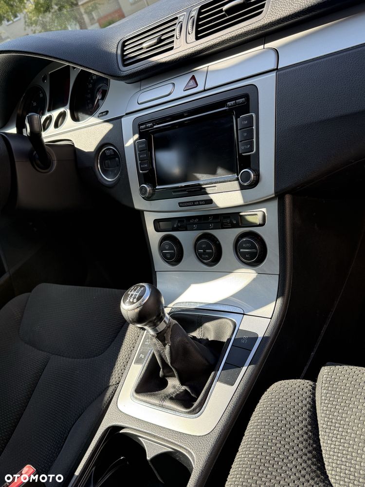 Volkswagen Passat - 4