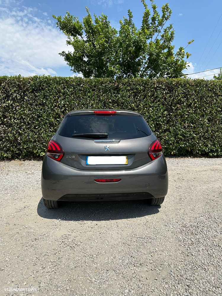Peugeot 208 1.2 PureTech Signature - 4
