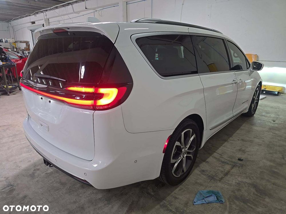 Chrysler Pacifica - 4