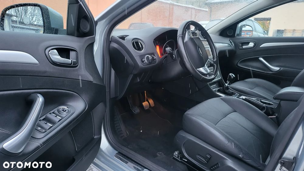 Ford Mondeo 2.5 Black Magic - 13