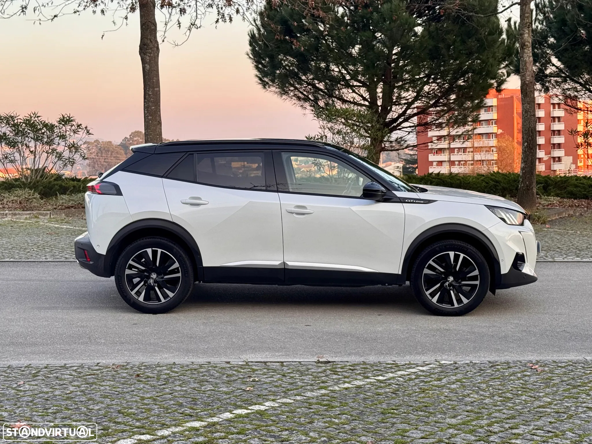 Peugeot 2008 1.2 PureTech GT Line - 13