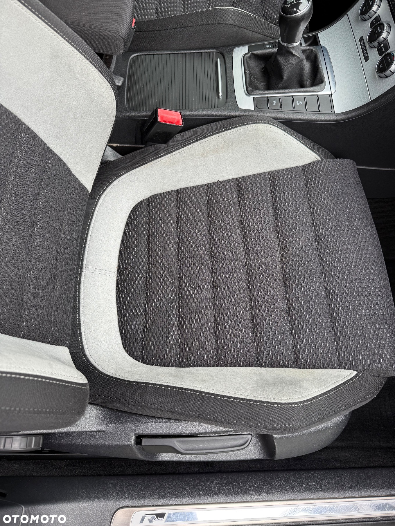 Volkswagen Passat Variant 2.0 TDI BlueMotion Technology R-Line - 17