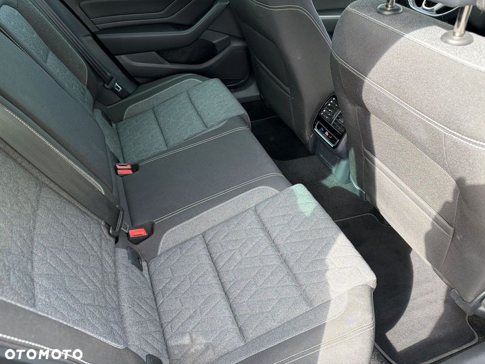 Volkswagen Passat - 37