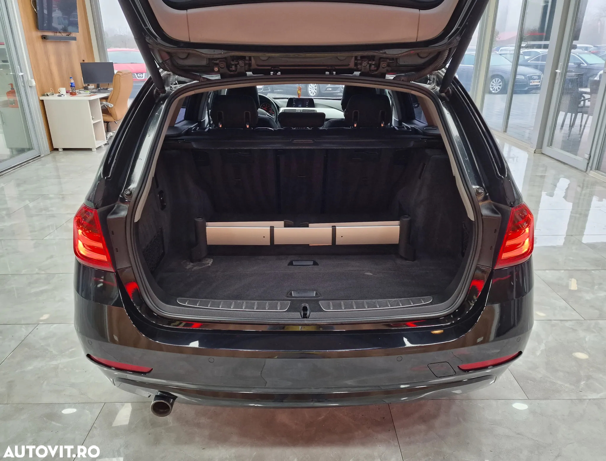 BMW Seria 3 318d - 13