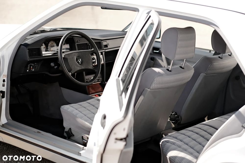 Mercedes-Benz W201 (190) - 20