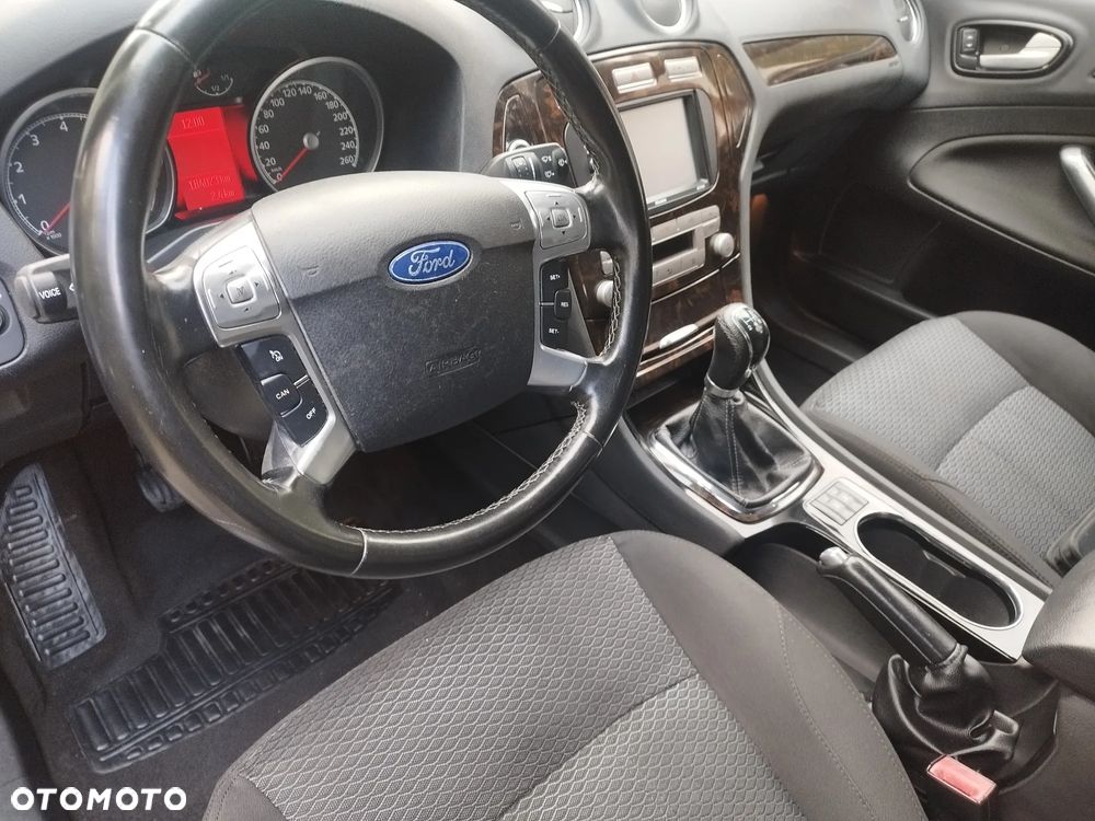 Ford Mondeo 2.0 Ghia Executive - 1