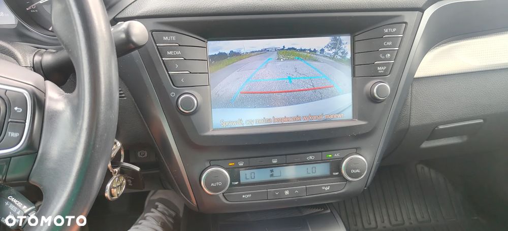Toyota Avensis 1.8 Premium - 28