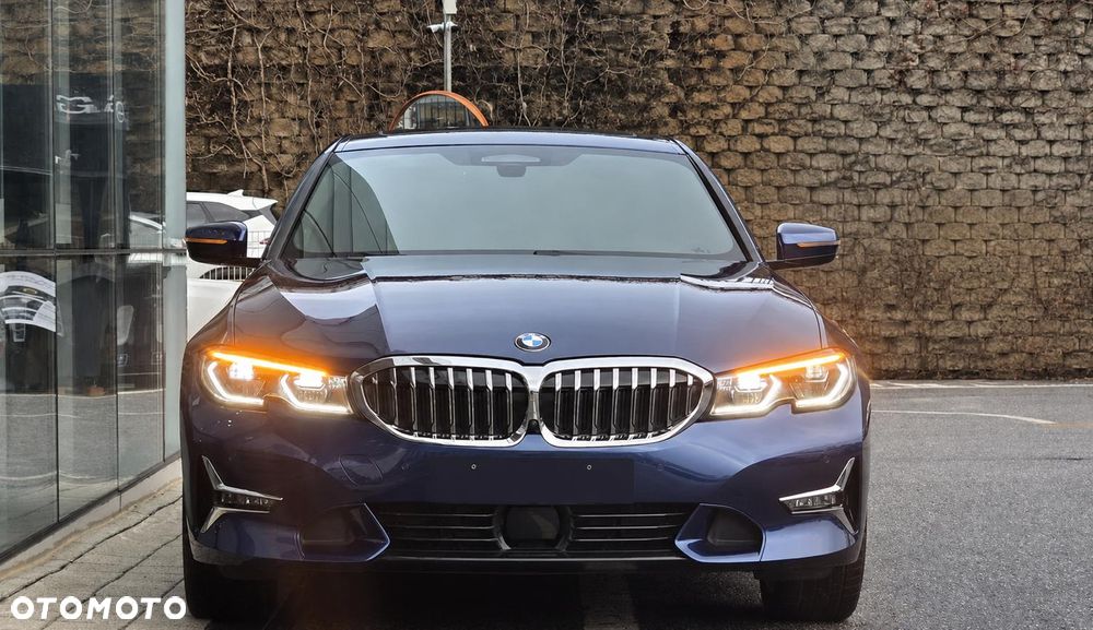 BMW Seria 3 330i xDrive Luxury Line - 4