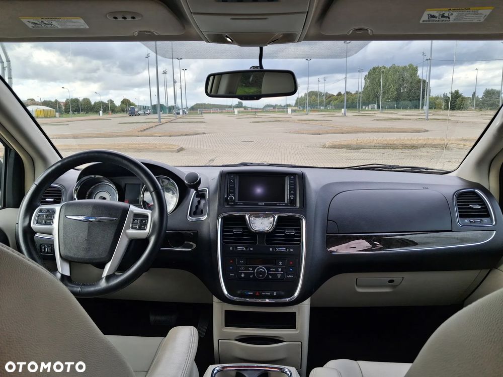 Chrysler Town & Country 3.6 Touring - 30