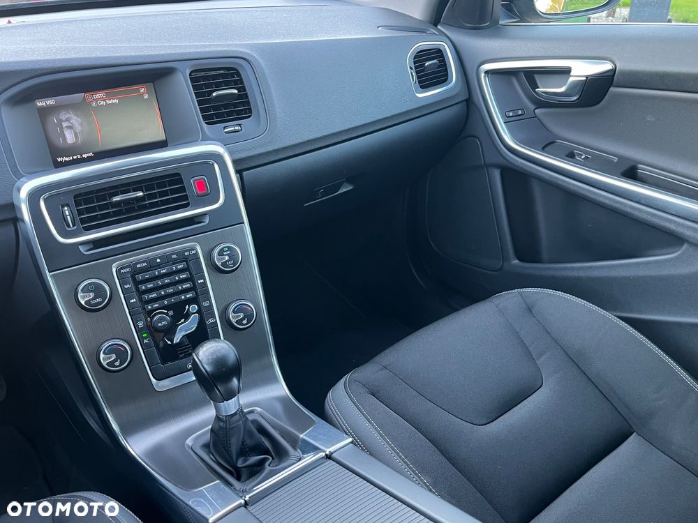 Volvo V60 D3 Momentum - 9