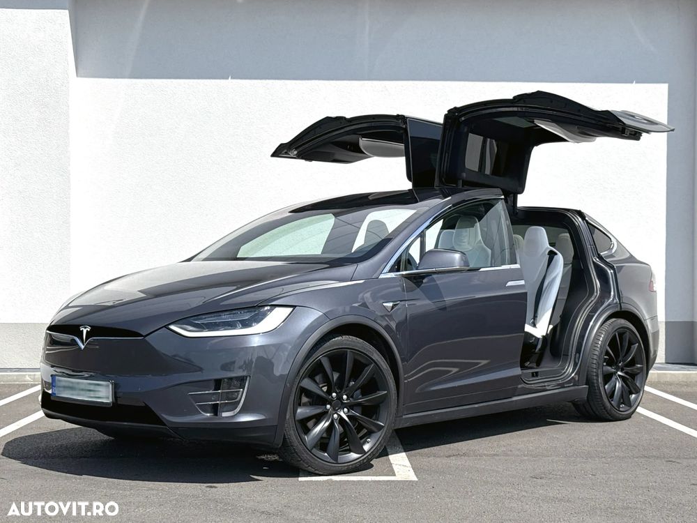 Tesla Model X - 2