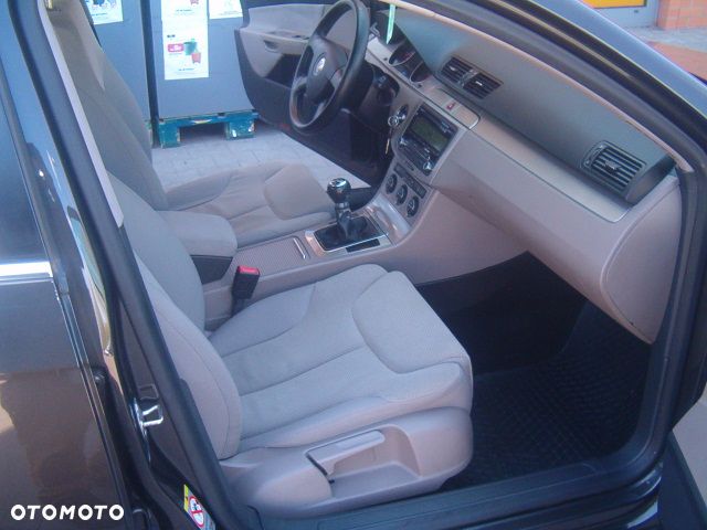 Volkswagen Passat - 35