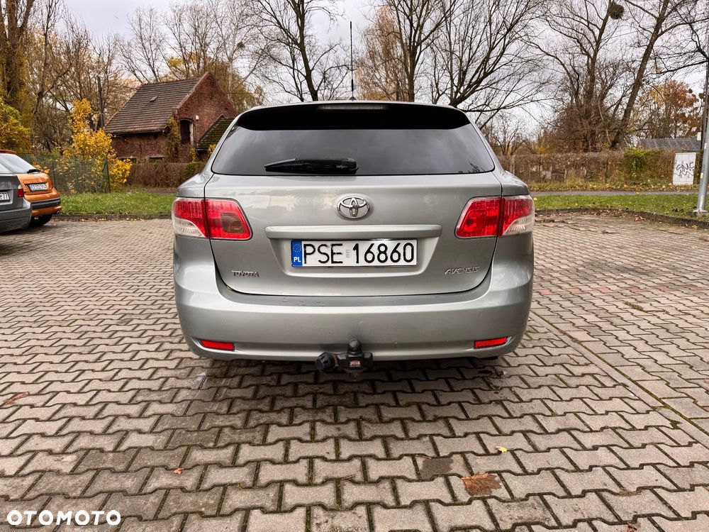 Toyota Avensis - 16