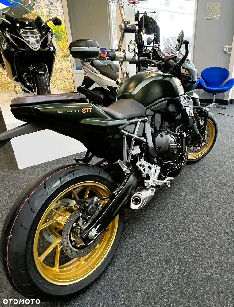 Suzuki GSX - 8
