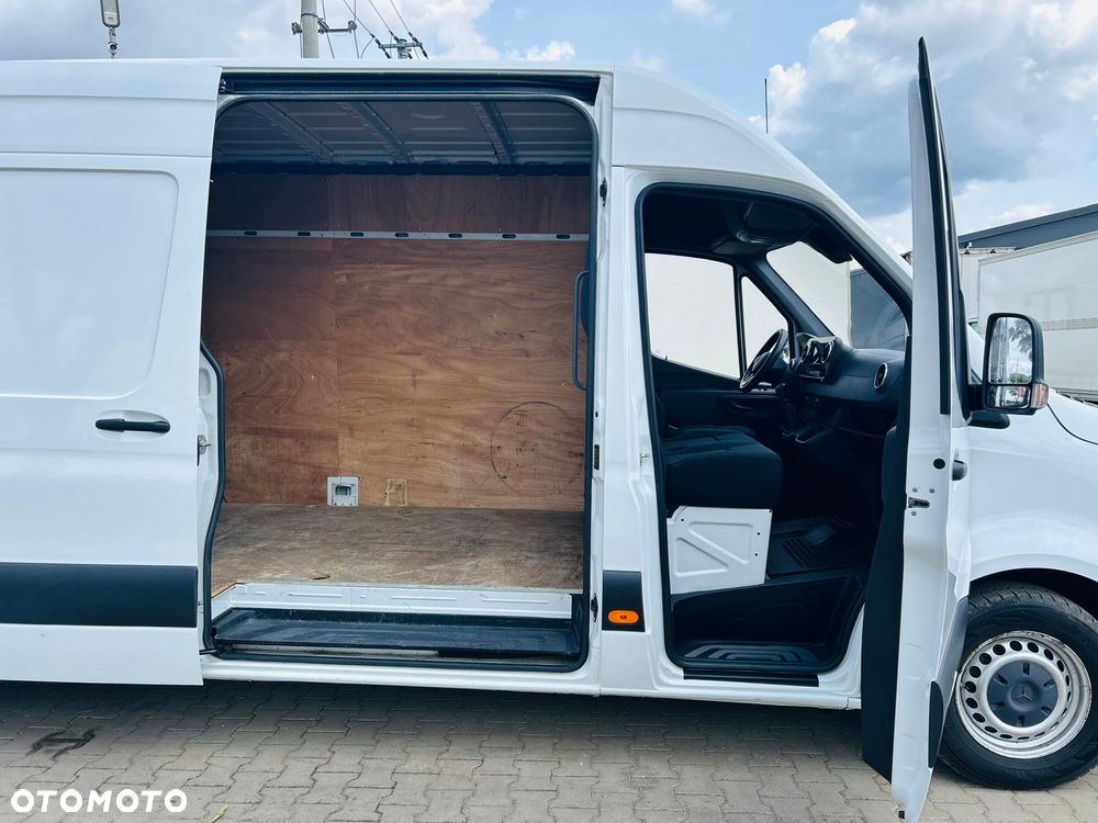 Mercedes-Benz Sprinter - 11