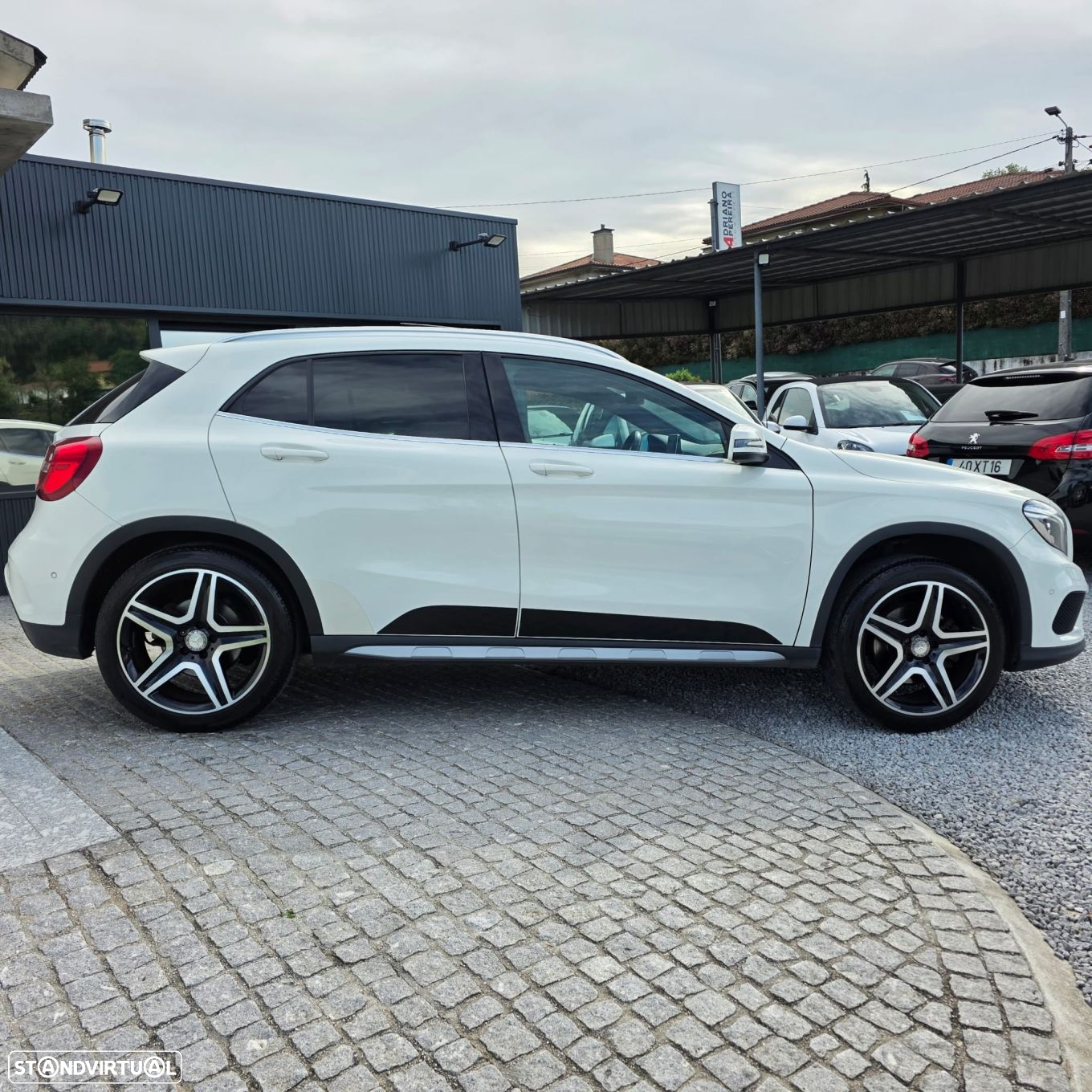 Mercedes-Benz GLA 220 d AMG Line - 12