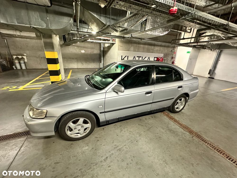 Honda Accord 1.8i LS - 4