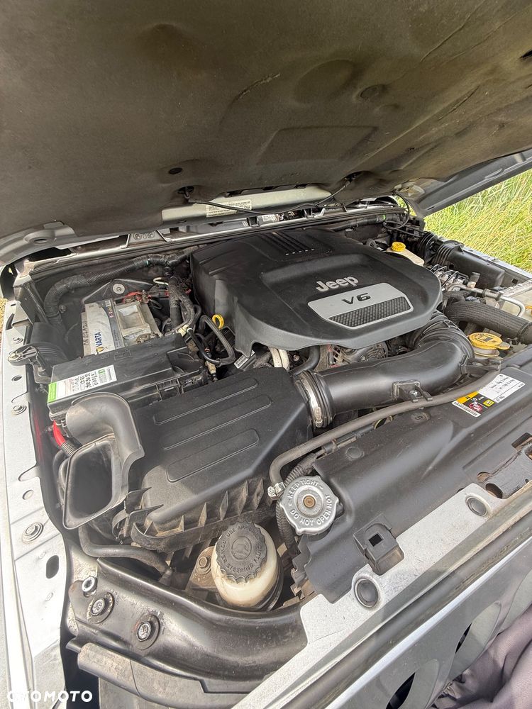 Jeep Wrangler 3.6 Unlim Sahara - 25