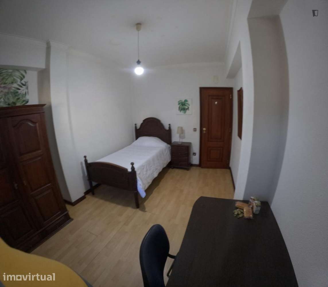 Quarto - localizado em Montes Claros Coimbra - Grande imagem: 2/7