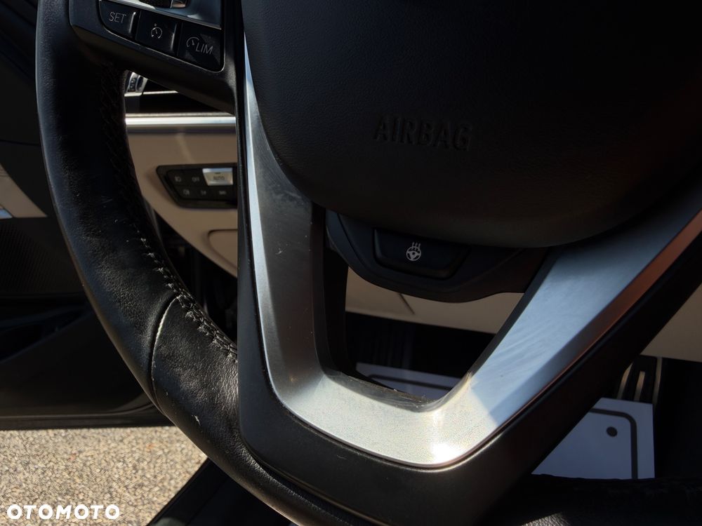 BMW Seria 3 330i xDrive M Sport - 31