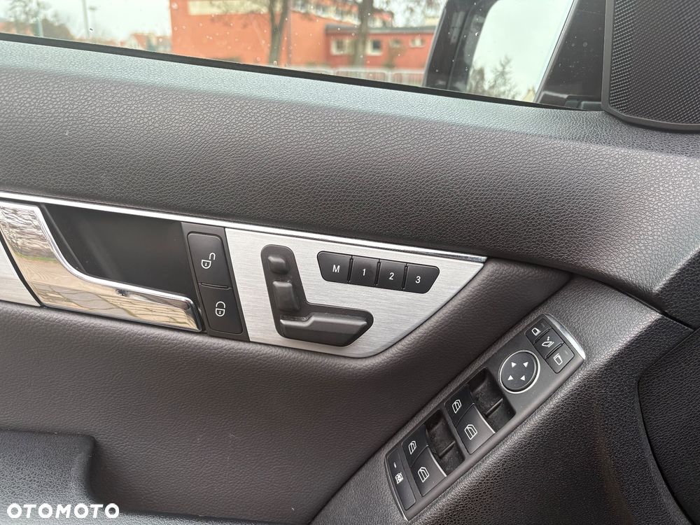 Mercedes-Benz Klasa C 250 CGI Automatik BlueEFFICIENCY Avantgarde - 8