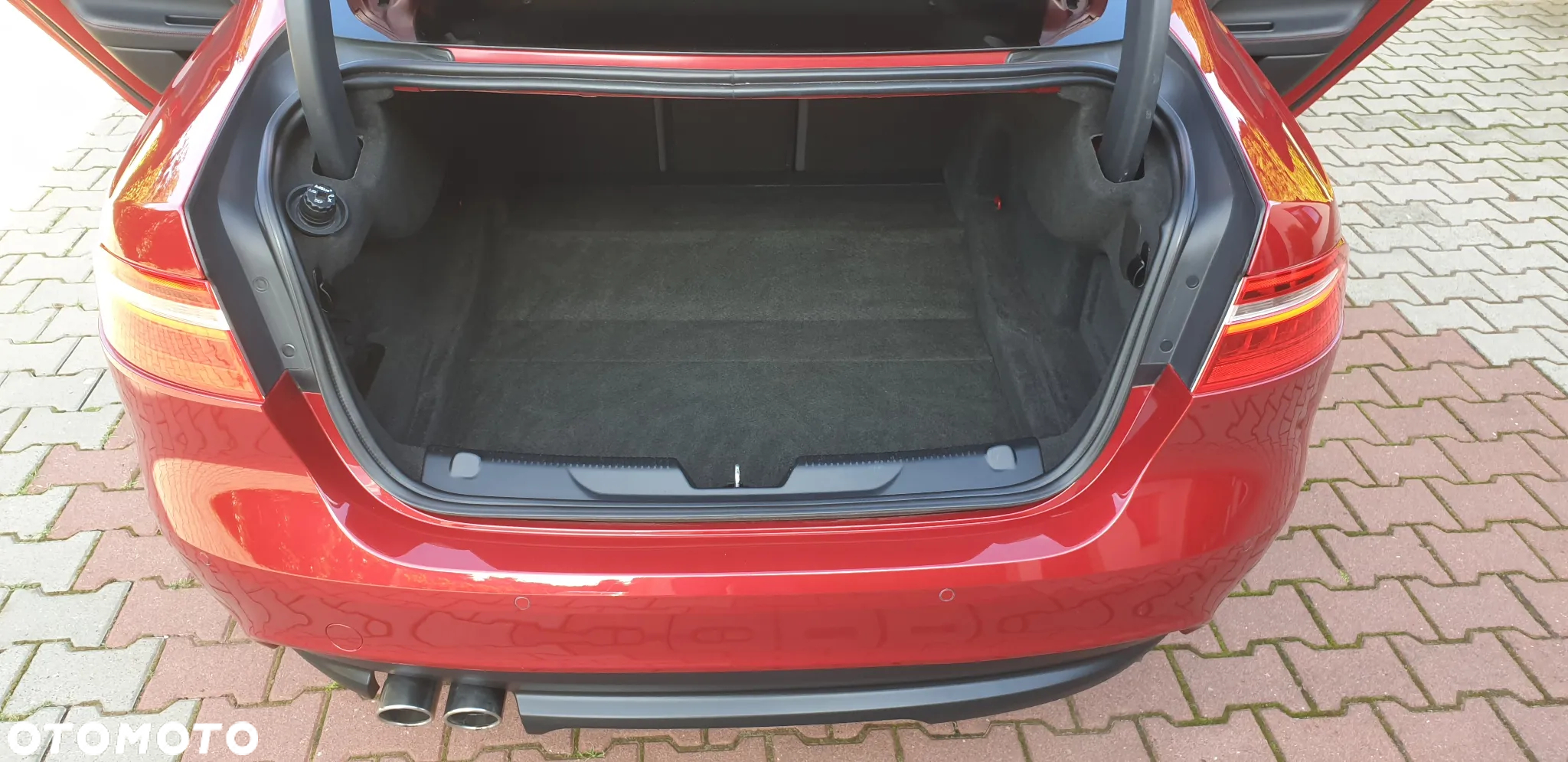 Jaguar XE 2.0 D R-Sport - 25