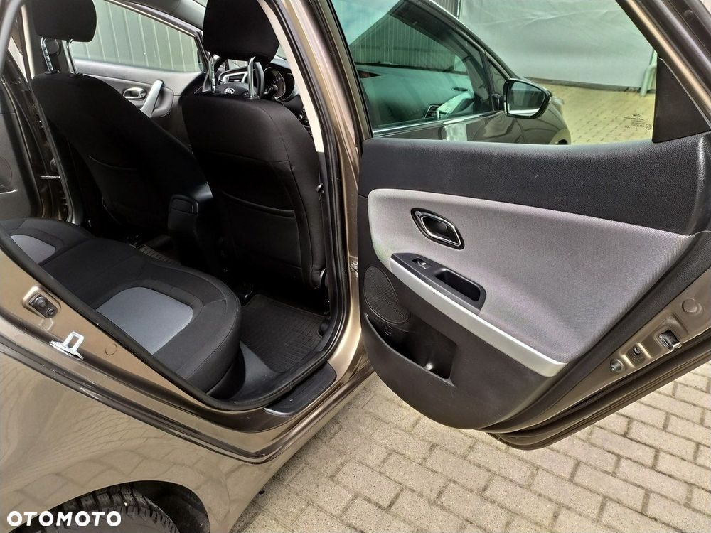 Kia Ceed 1.6 GDI Dream Team Edition - 23