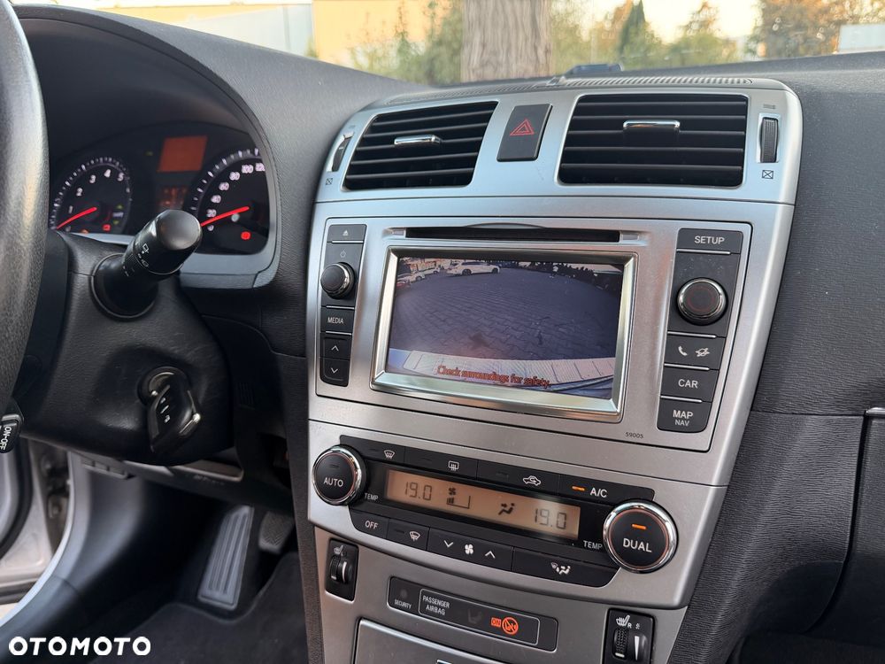 Toyota Avensis 1.8 Sol plus NAVI - 13