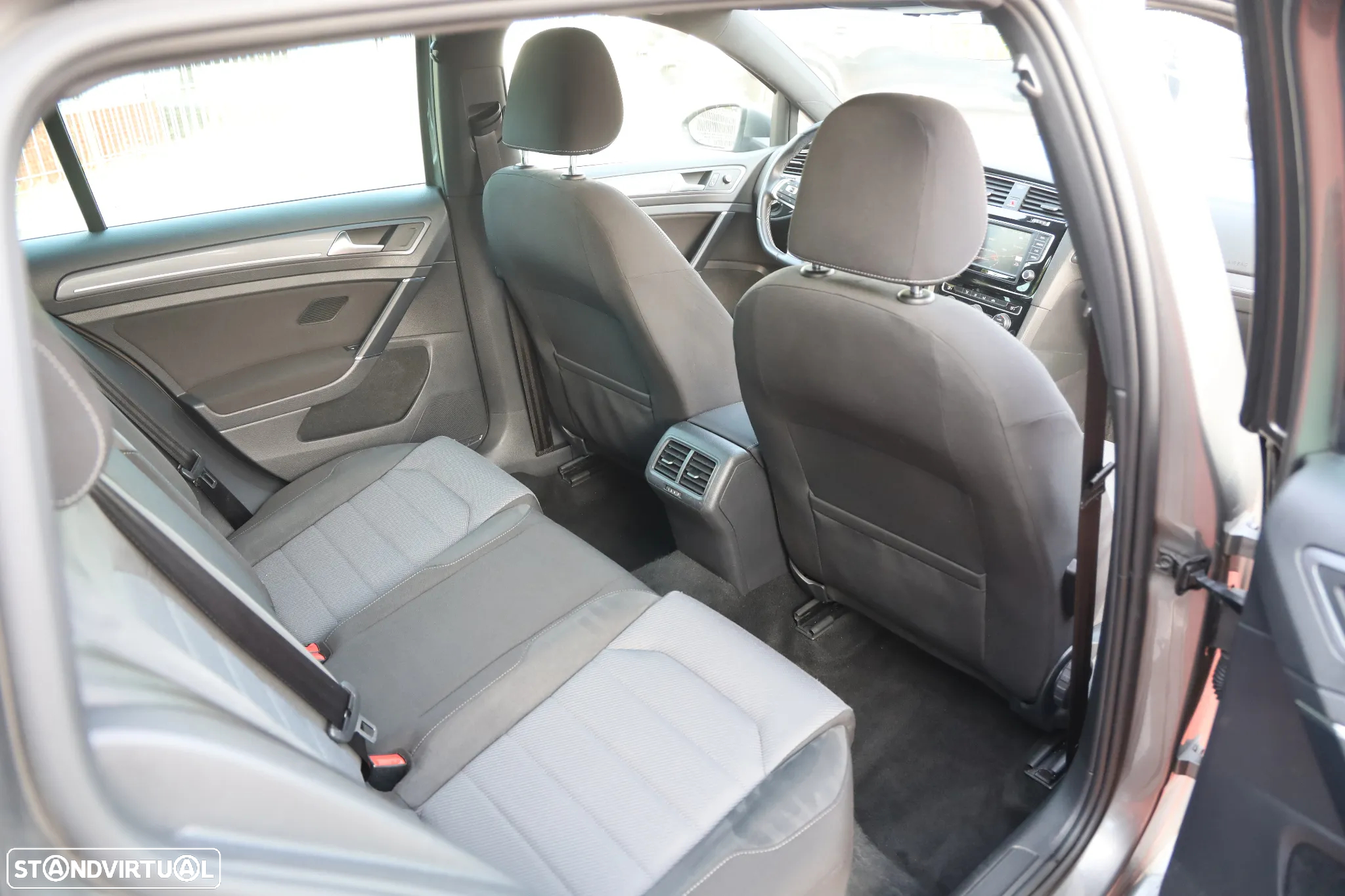 VW Golf Variant 1.6 TDi R-Line - 8