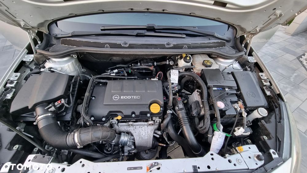 Opel Astra 1.4 T Cosmo - 23