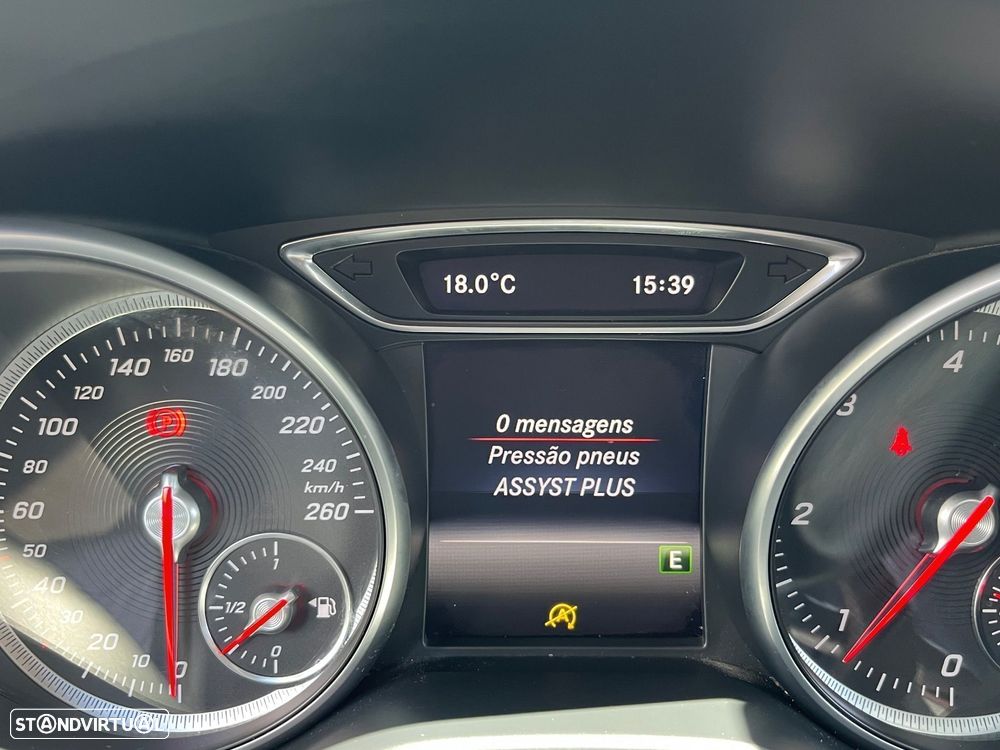 Mercedes-Benz CLA 180 d Shooting Brake AMG Line - 18