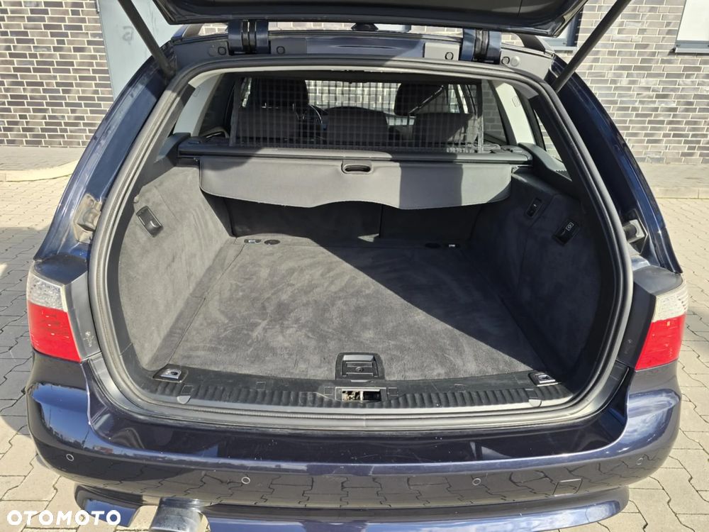 BMW Seria 5 520d Touring Special Edition - 17