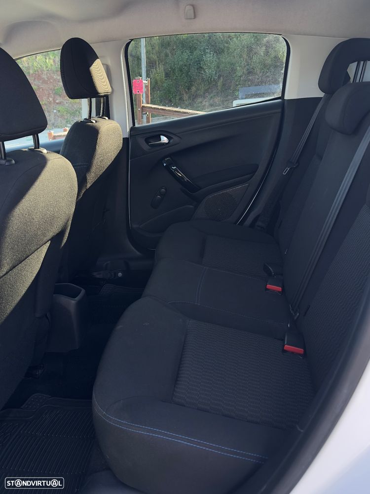 Peugeot 208 1.2 PureTech Style - 15