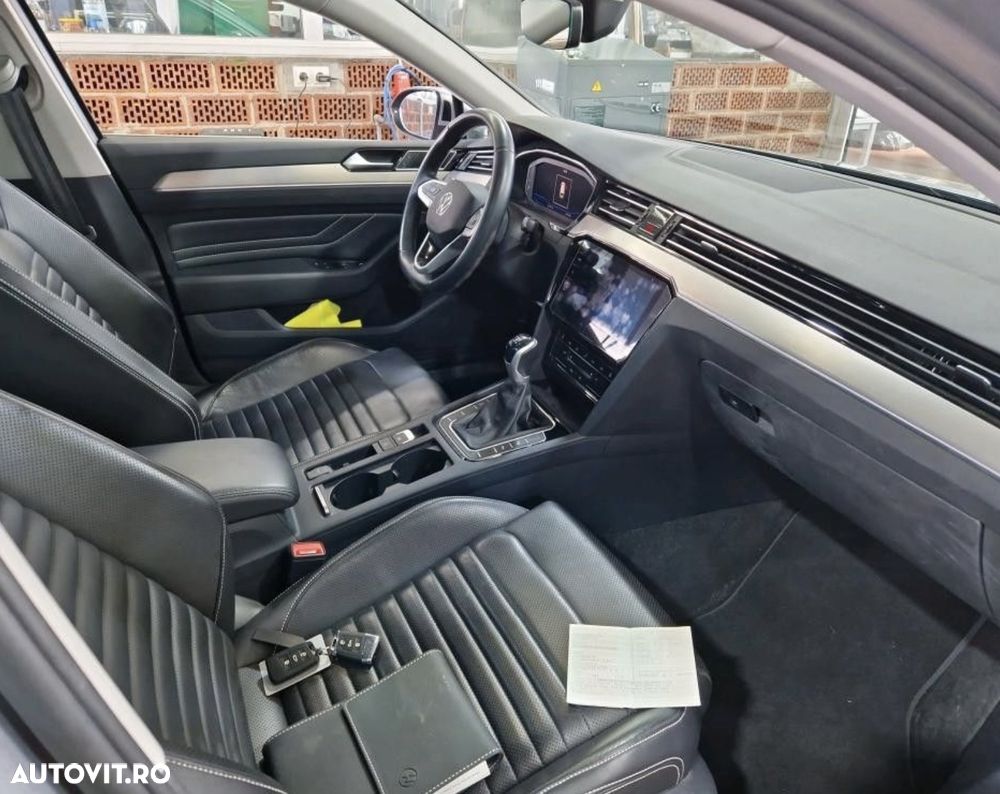 Volkswagen Passat 2.0 TDI SCR Elegance - 23