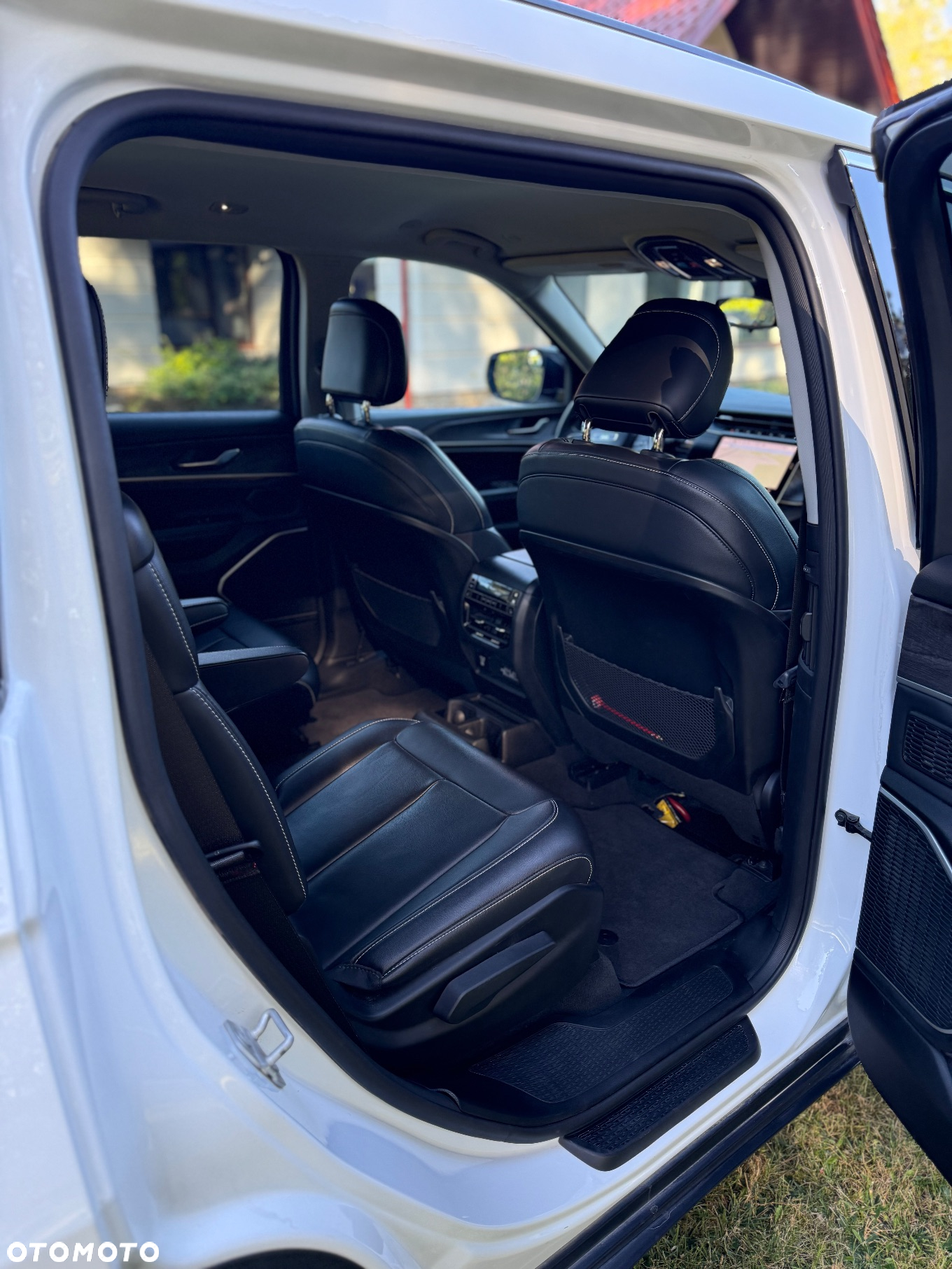 Jeep Grand Cherokee - 33