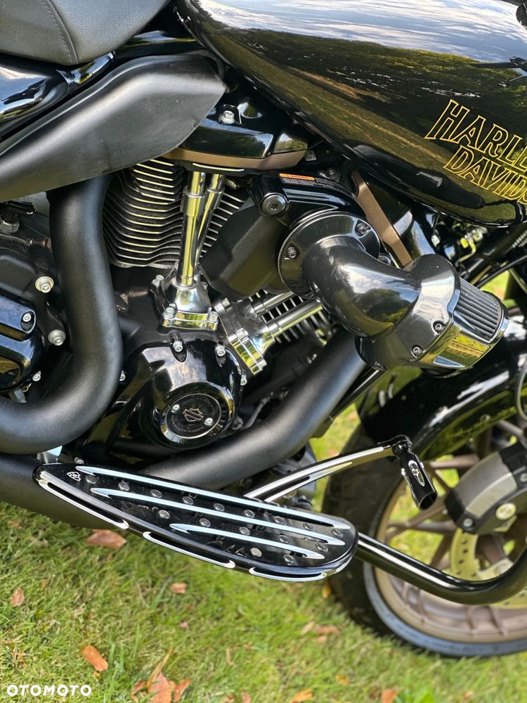 Harley-Davidson Touring Street Glide - 11