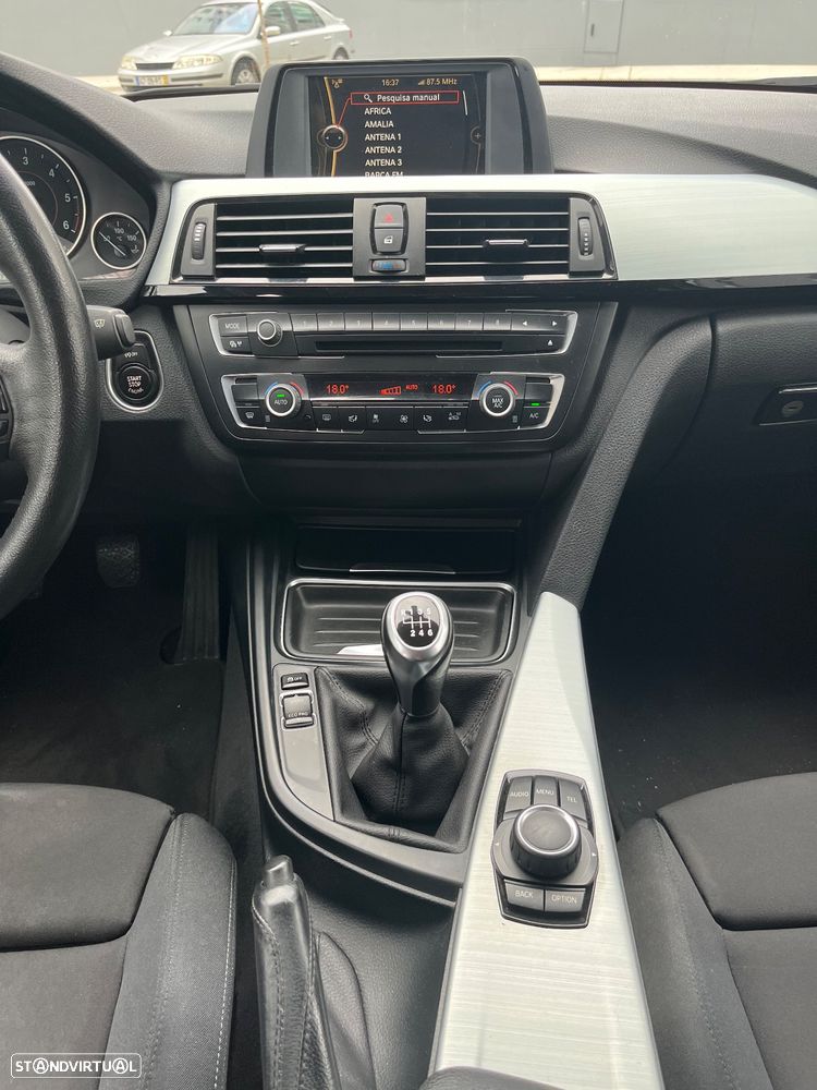 BMW 318 d Line Sport - 12