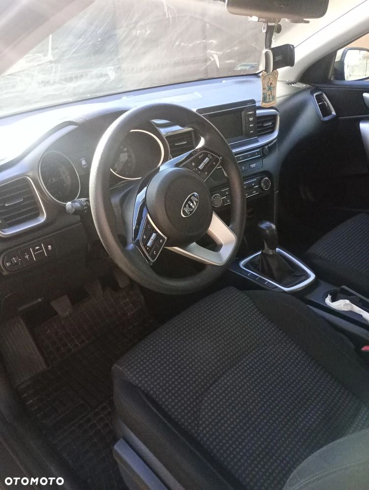 Kia Ceed 1.4 L - 8