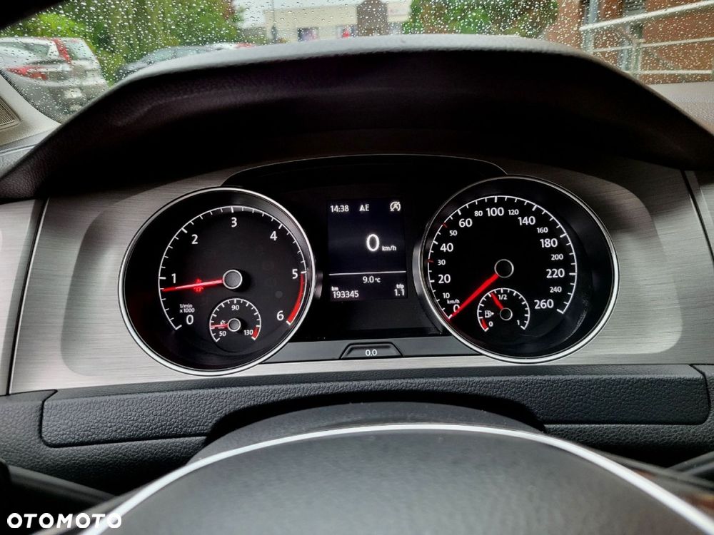 Volkswagen Golf - 34