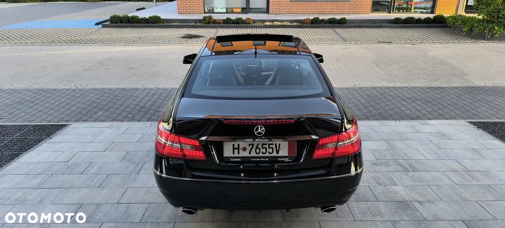 Mercedes-Benz Klasa E 350 CDI DPF BlueEFFICIENCY 7G-TRONIC Elegance - 32