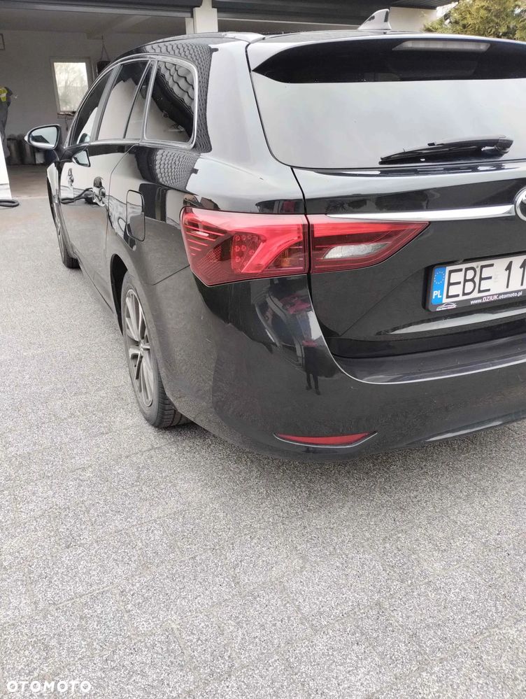 Toyota Avensis 2.0 D-4D Premium - 5