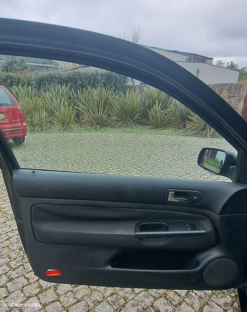 VW Golf 1.4i 25 Anos - 21