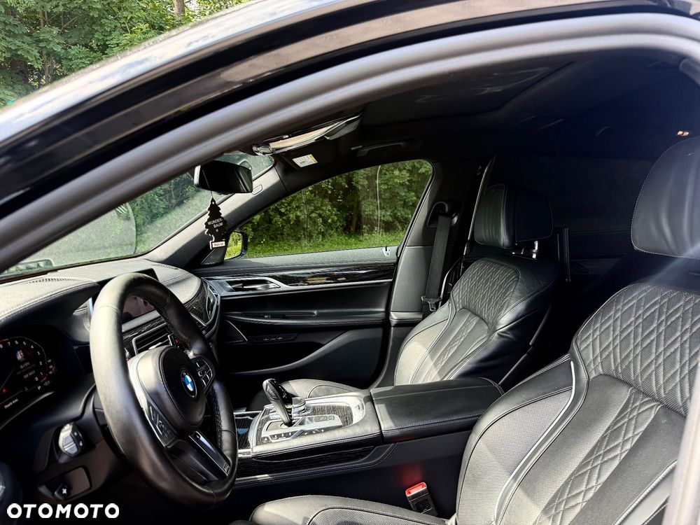 BMW Seria 7 740i Edition Exclusive - 11