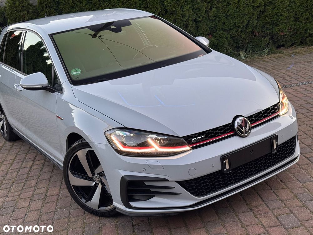 Volkswagen Golf GTI (BlueMotion Technology) - 13