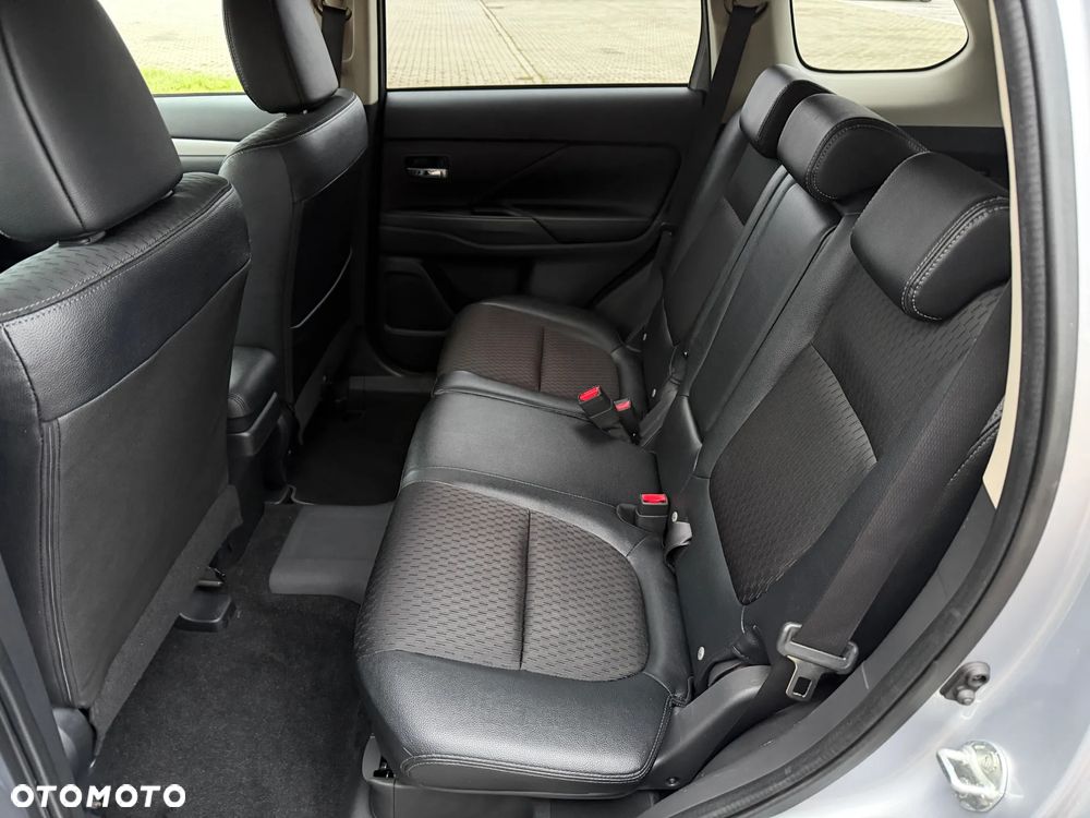 Mitsubishi Outlander 2.0 4WD Plus - 21