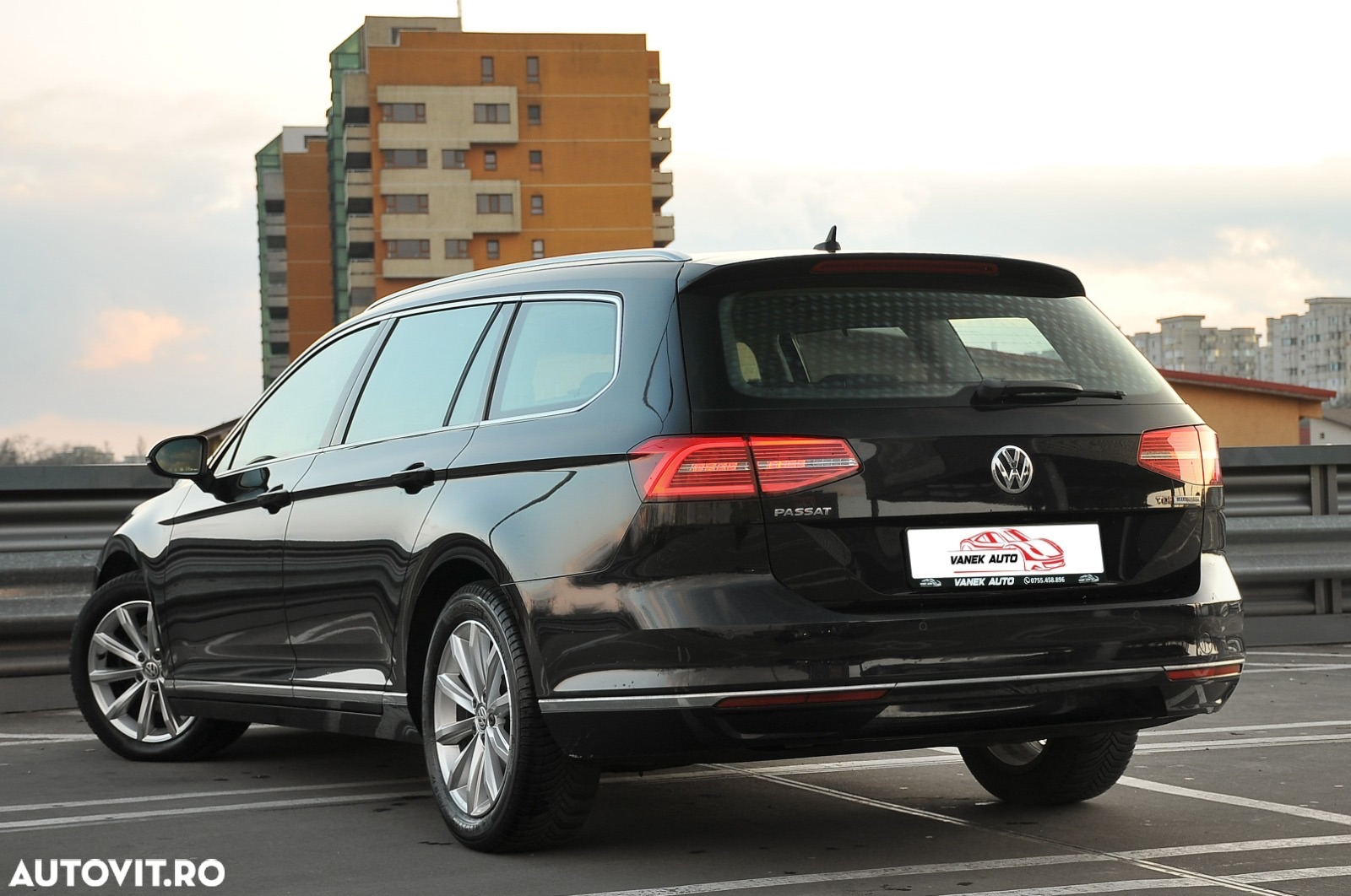 Volkswagen Passat - 4