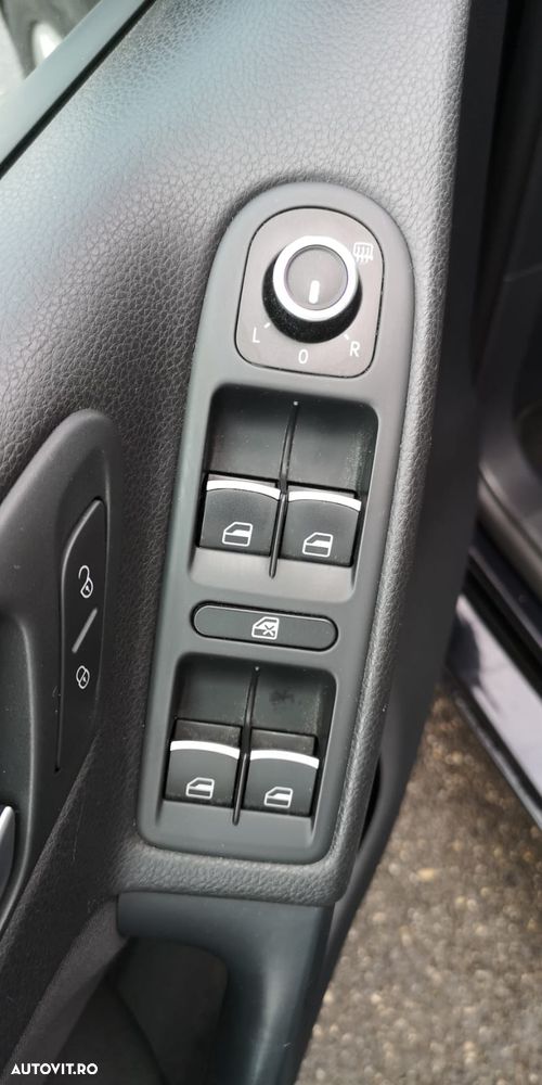 Volkswagen Golf 1.6 TDI DPF BlueMotion Technology Comfortline - 8